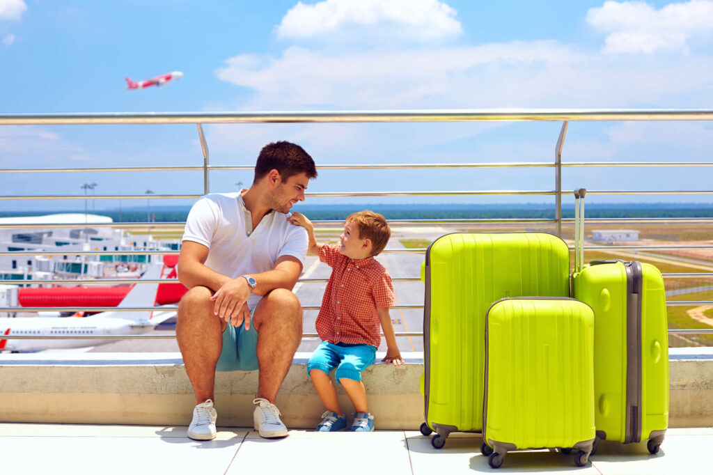 הוצאת ילדים להורים גרושים לטיול בחו"ל